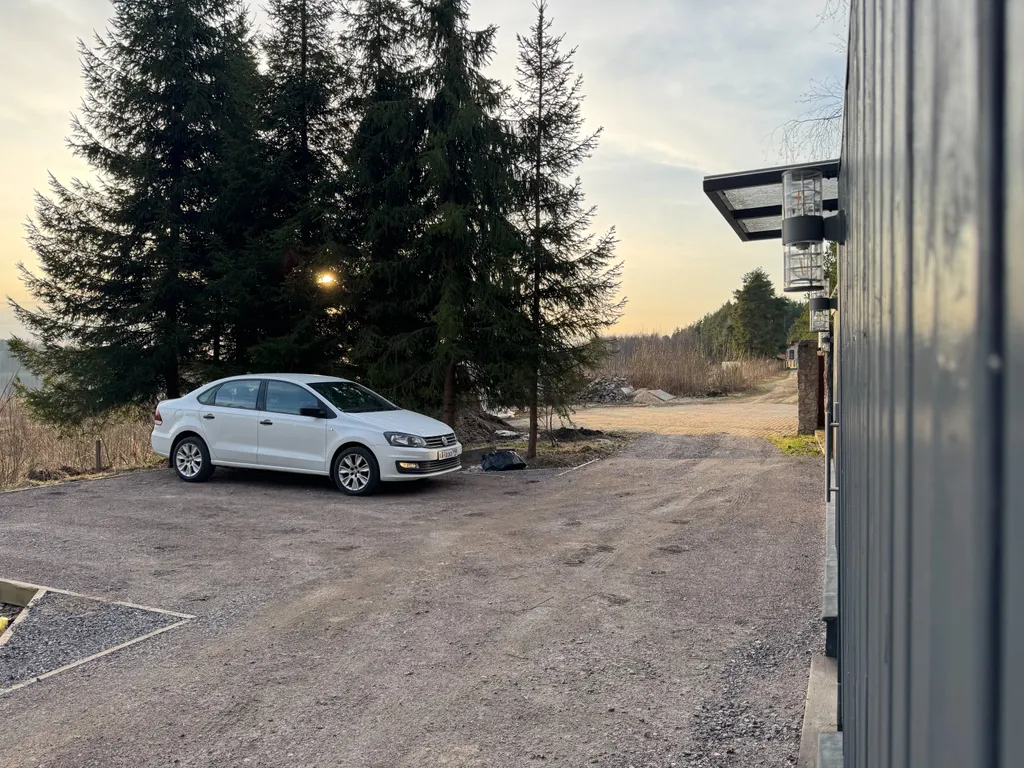 Коттедж Барнхаус премиум на берегу озера — Светлое