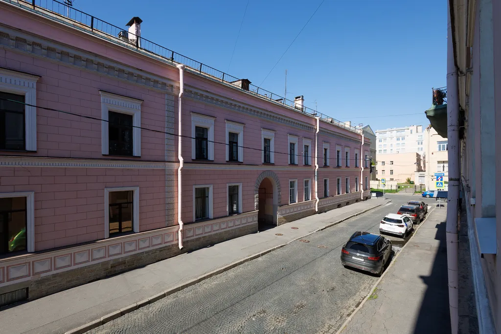 Яркая квартира в стиле диско в сердце Васильевского