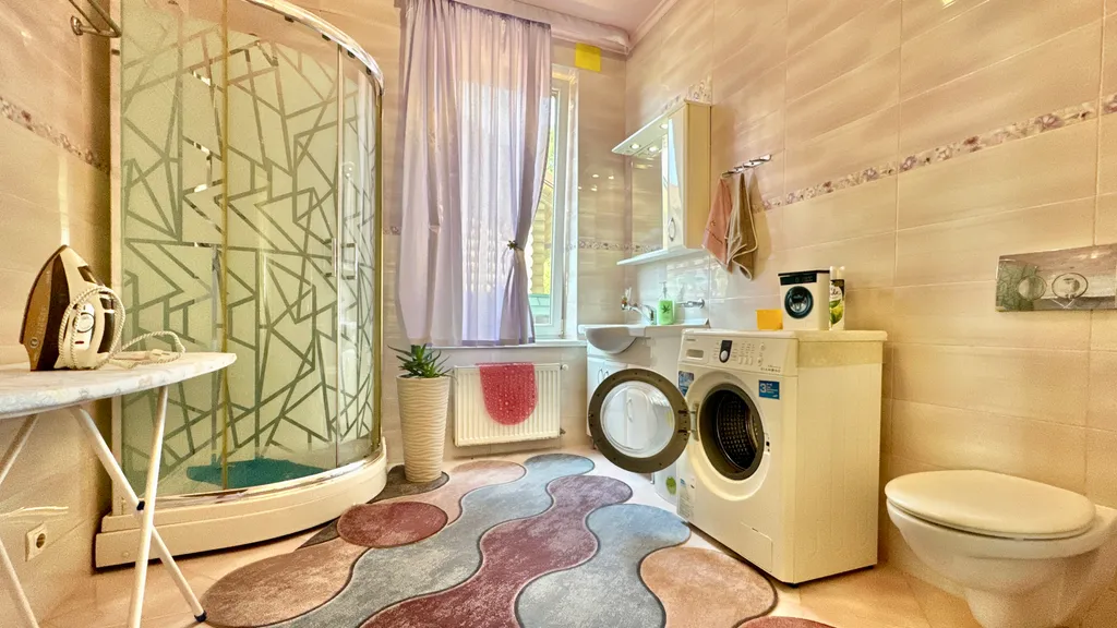 Дом с бассейном в Аутке