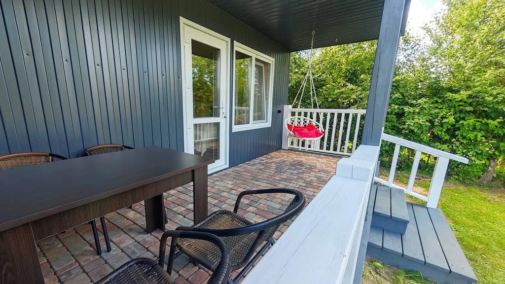 Изумрудная студия люкс с собственной террасой и отдельным входом