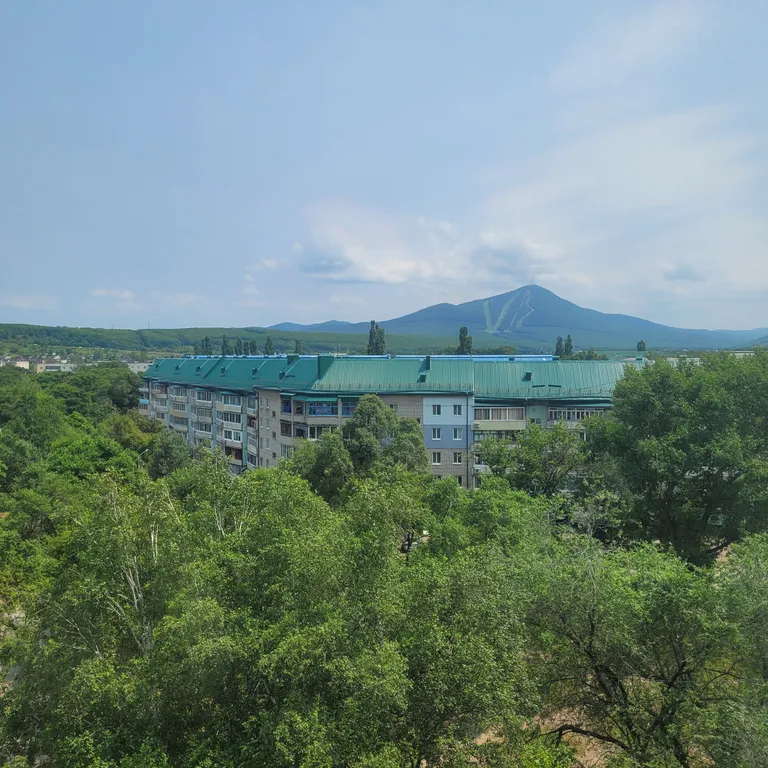 Бюджетная уютная комната-студия в центре с панорамным видом