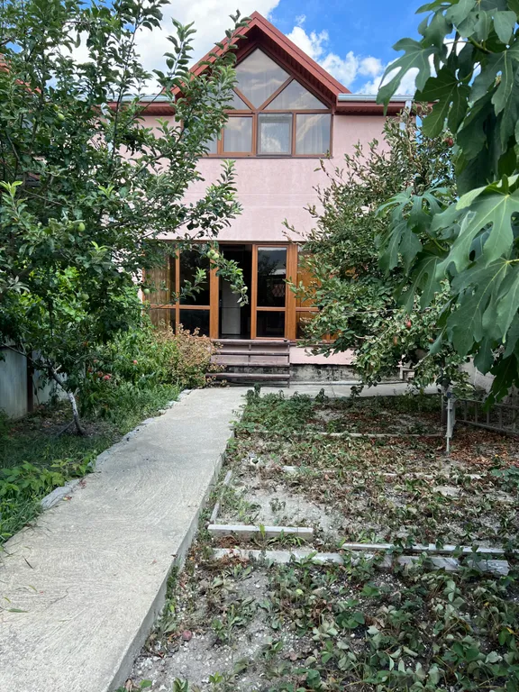 Уютный таунхаус с беседкой