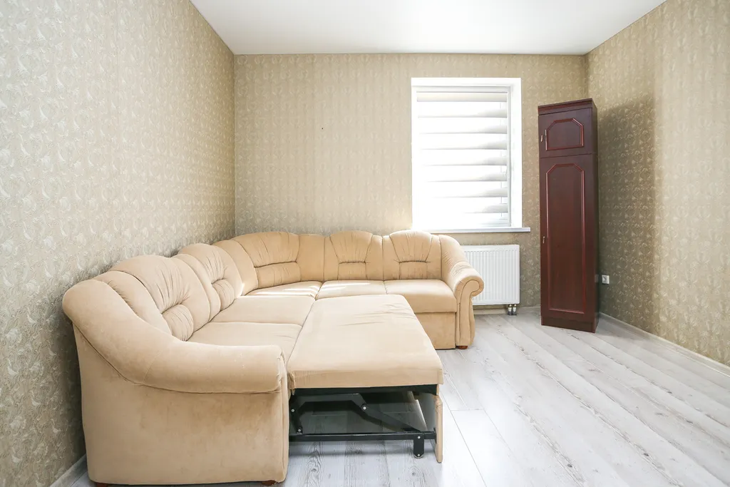 Светлая двухкомнатная квартира в тихом зелёном районе