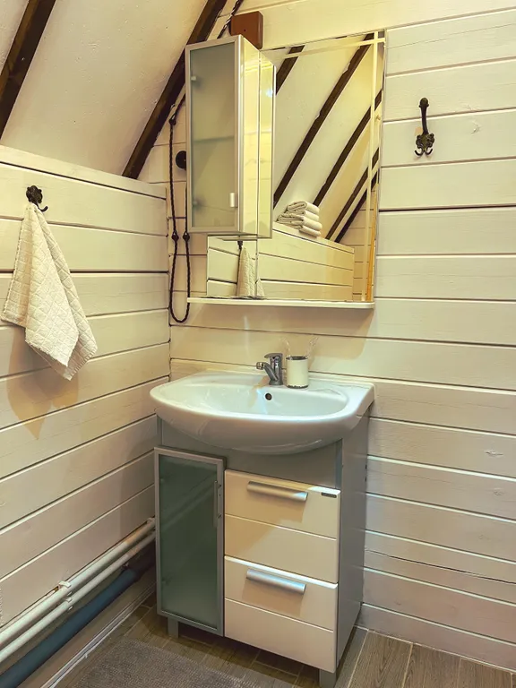 Двухэтажный дом с чаном и баней