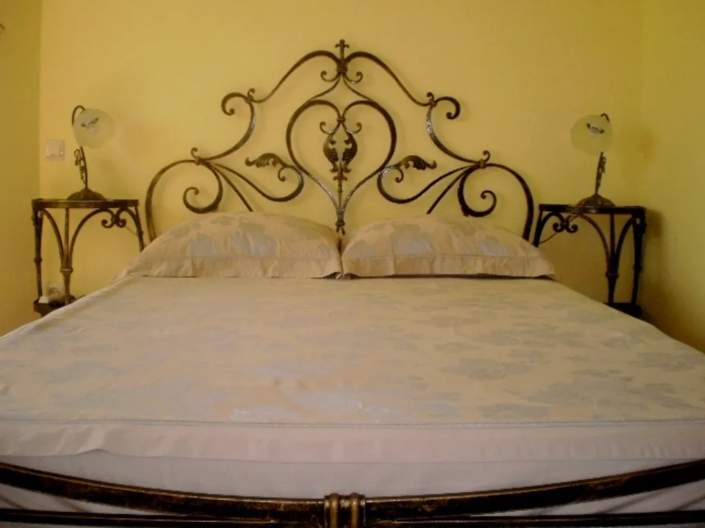 Двухместная комната с видом на горы и сквер