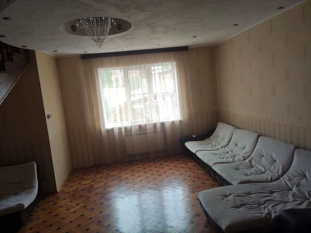 Дом в спальном районе