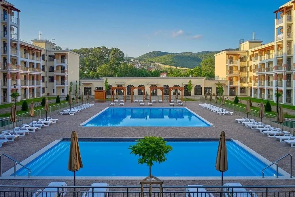 Новая студия-комфорт с бассейном и балконом в ЖК Кипарис Holiday house