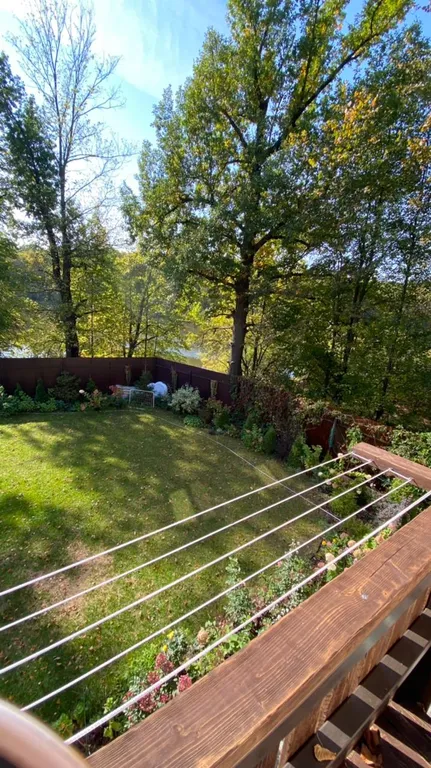 Дом в лесу у залива