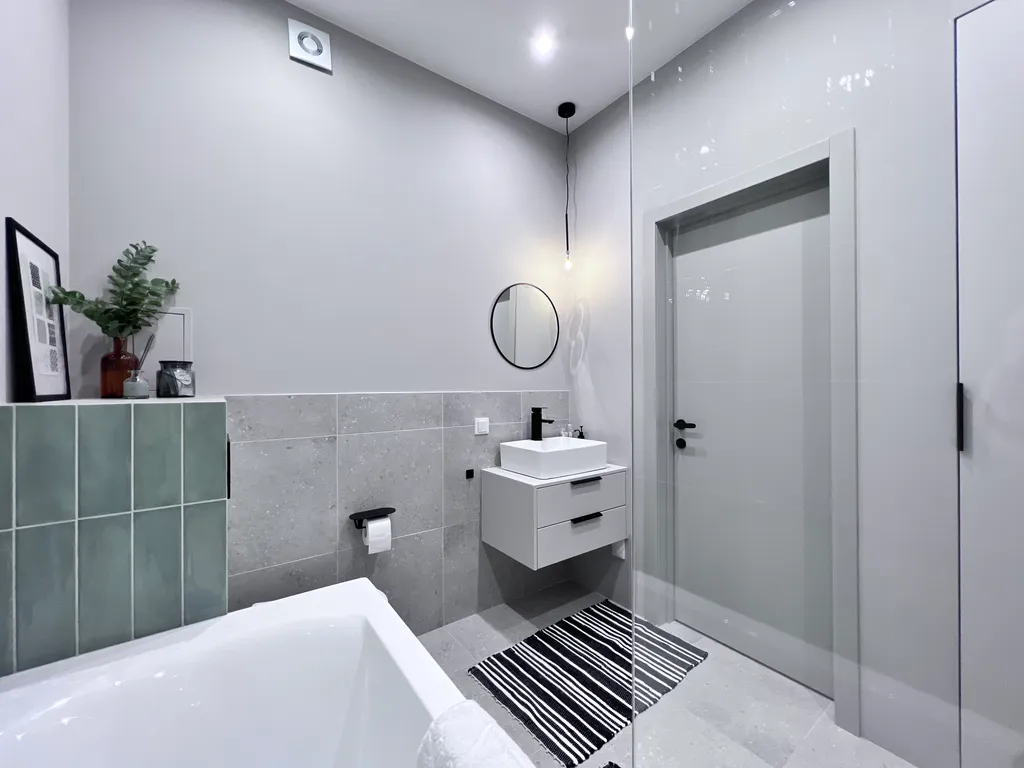 Трешка у аквапарка с панорамным видом на реку