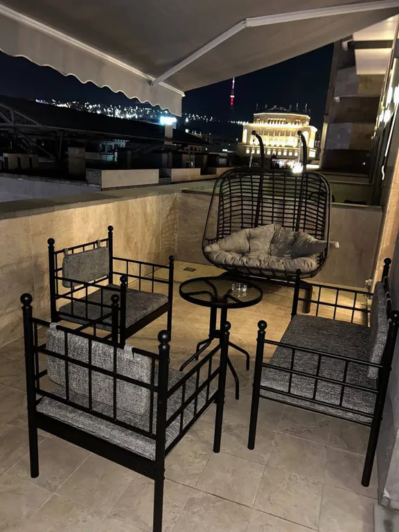 Prime apartment with beautiful terrace