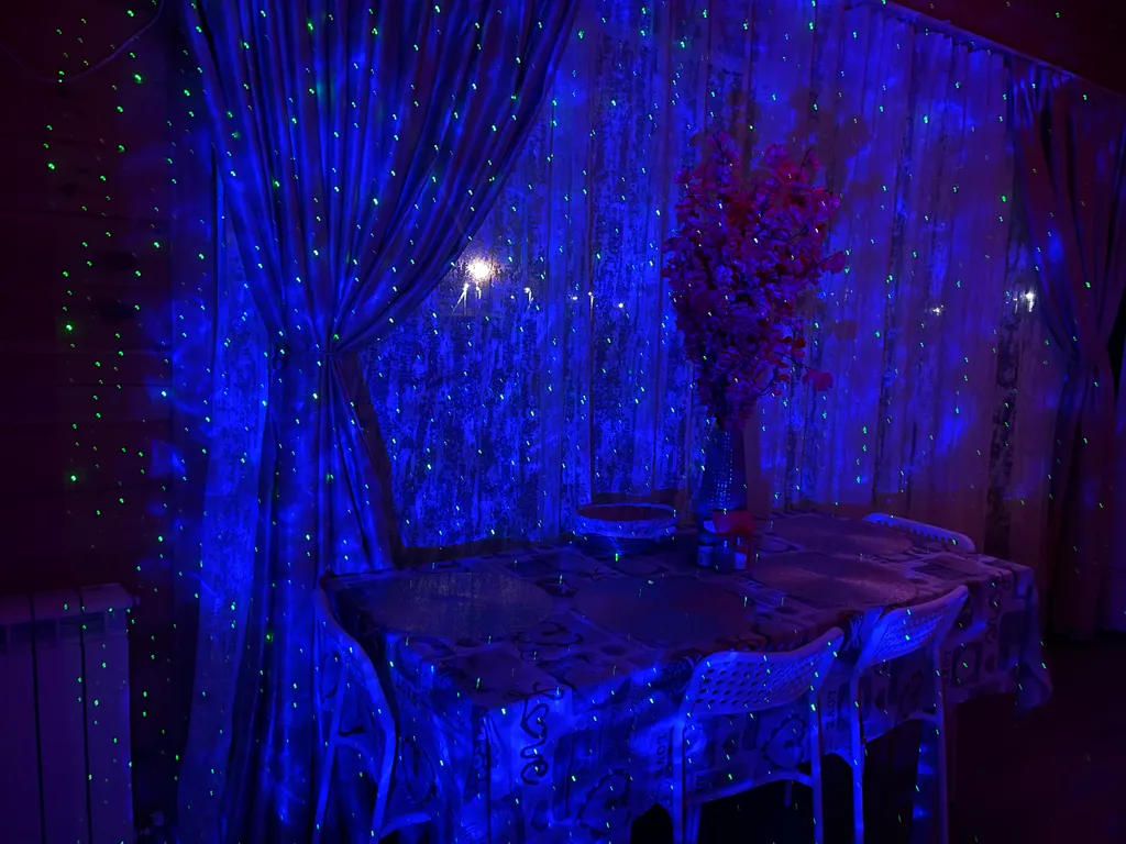 Уютный дом у леса и озера