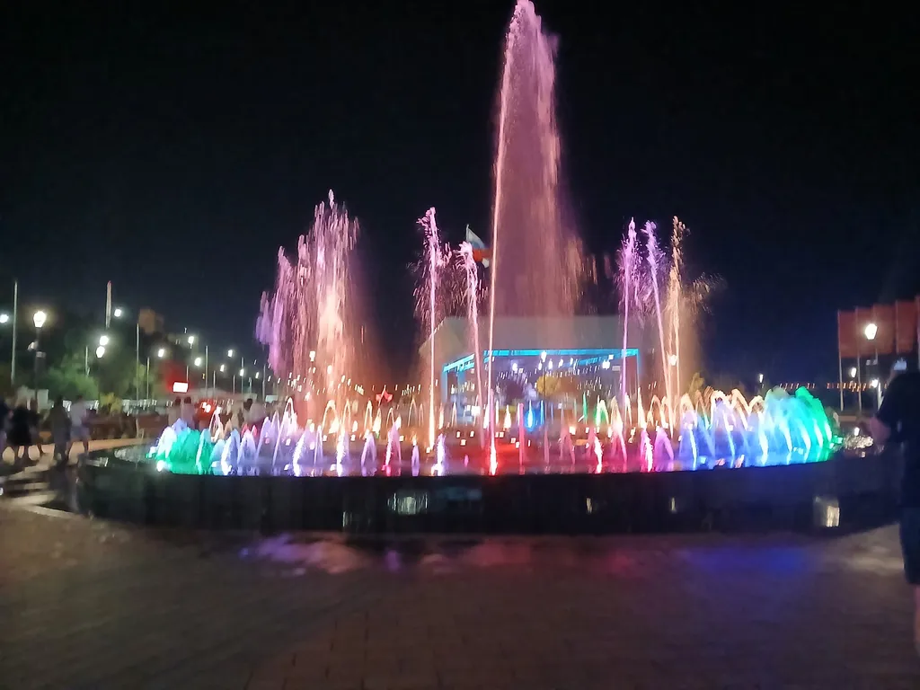 Жизнь с видом реку: огромная лоджия с панорамным остеклением в пол!