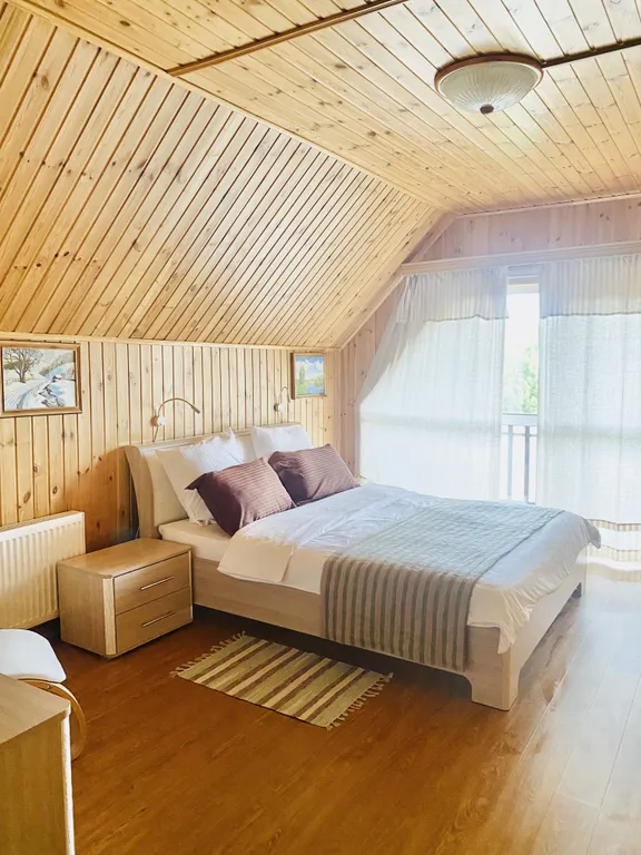 Русская усадьба, бревенчатый 2-х этажный дом с баней