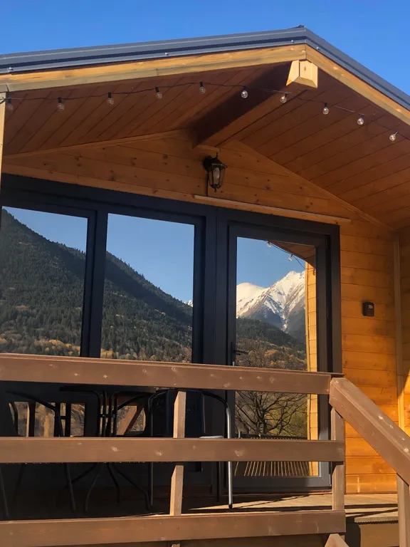 Уютные домики с панорамными видами на горы