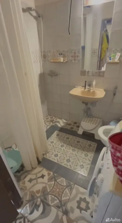 Коттедж Отдельно стоящий домик с балконом и выходом во дворик — Геленджик