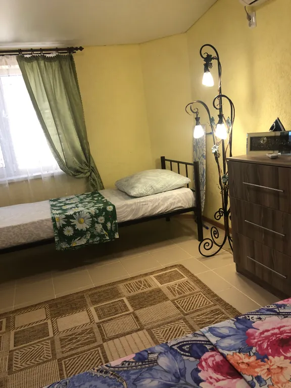 Двухкомнатная квартира со своей собственной ванной комнатой и кухней