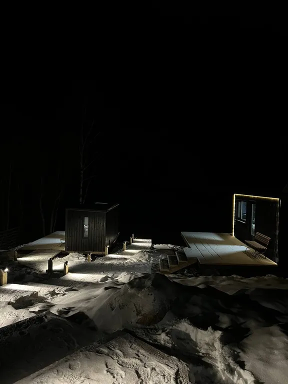 Домик на 2 с окном в потолке прямо на берегу