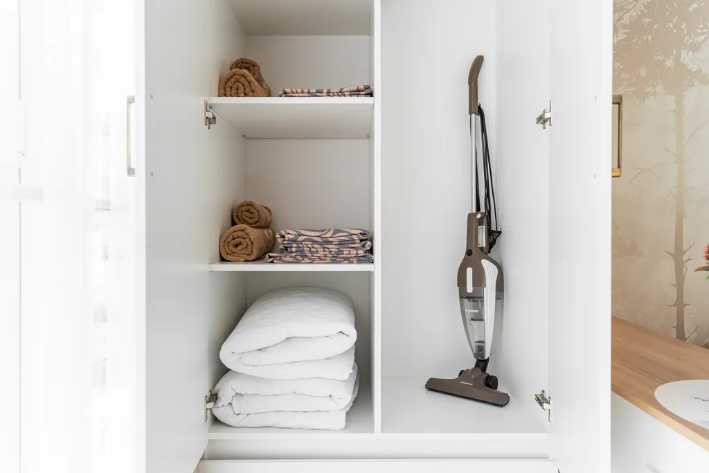 Стильная студия с потрясающим видом на море и город