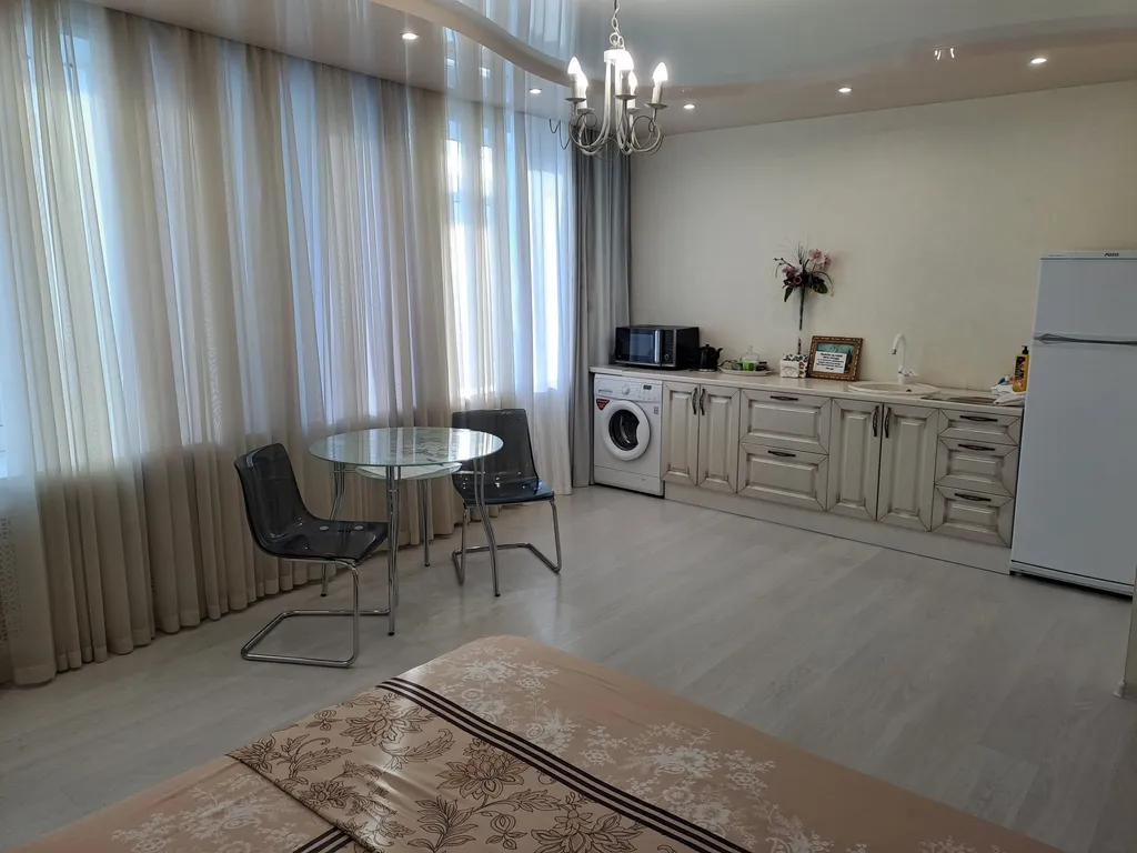 1-комнатная квартира с джакузи с дизайнерским ремонтом