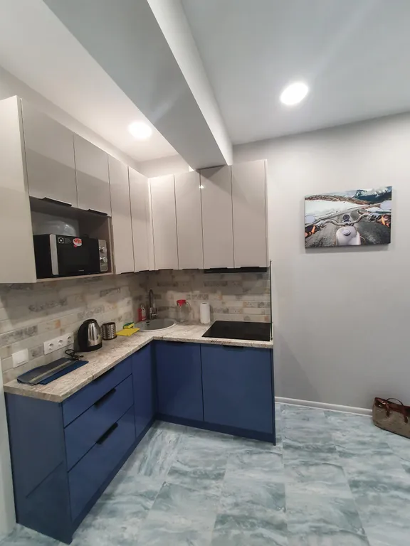 Современная студия в новом доме с видом на море