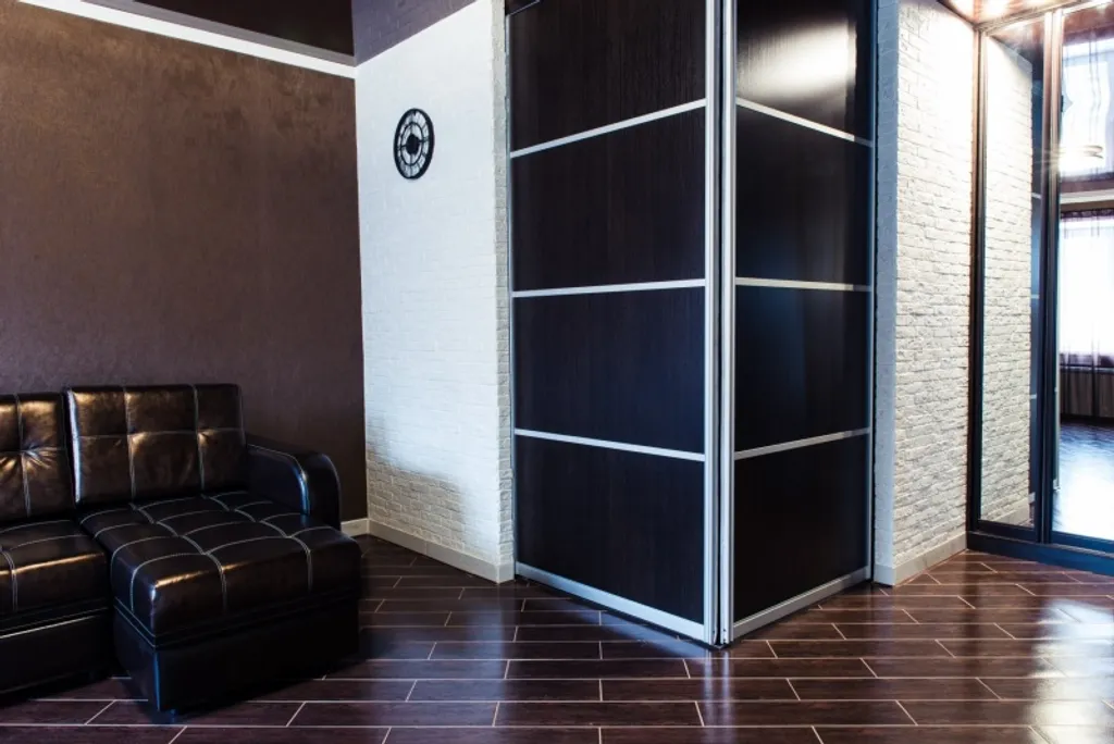 Студия с камином и джакузи