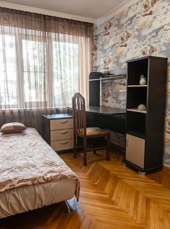 Квартира 3-комнатная Квартира — Махачкала