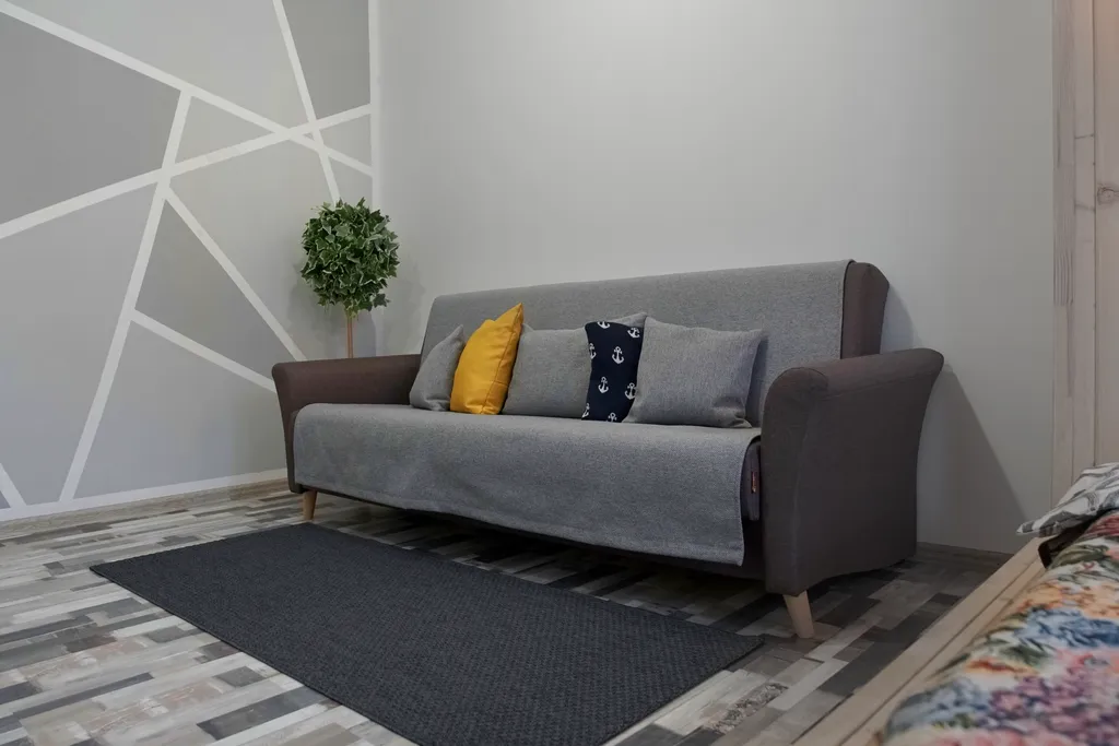 Белая квартира с камином