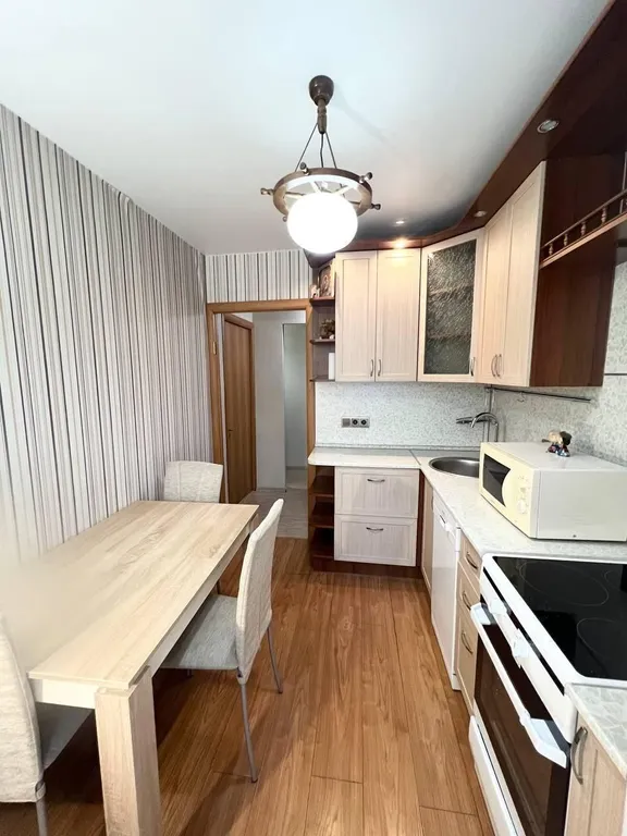 Современная трехкомнатная квартира