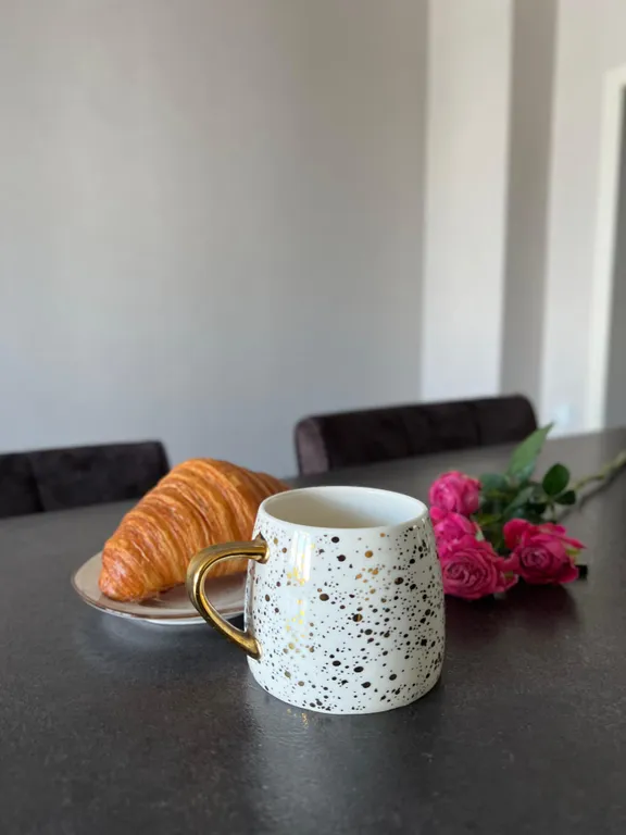 Студия + спальня с джакузи и панорамным балкон около ЛА Трактор