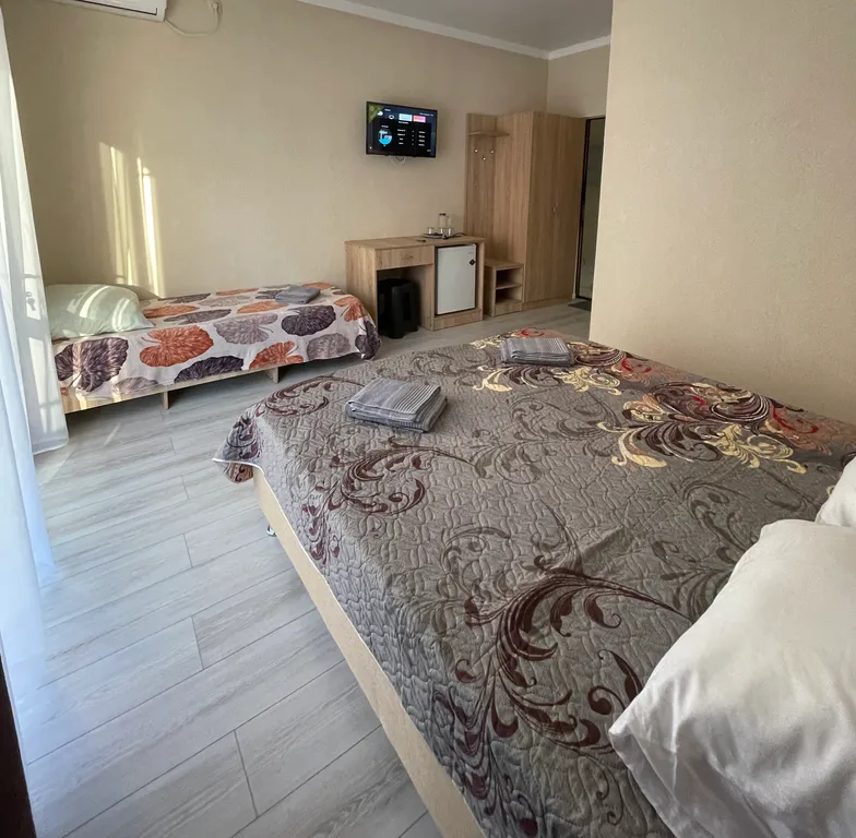 Трёхместный полулюкс с балконом