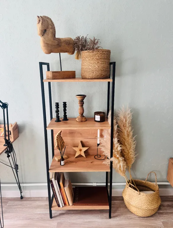 Дом Под Покровом на тихой улице с видом на монастырь