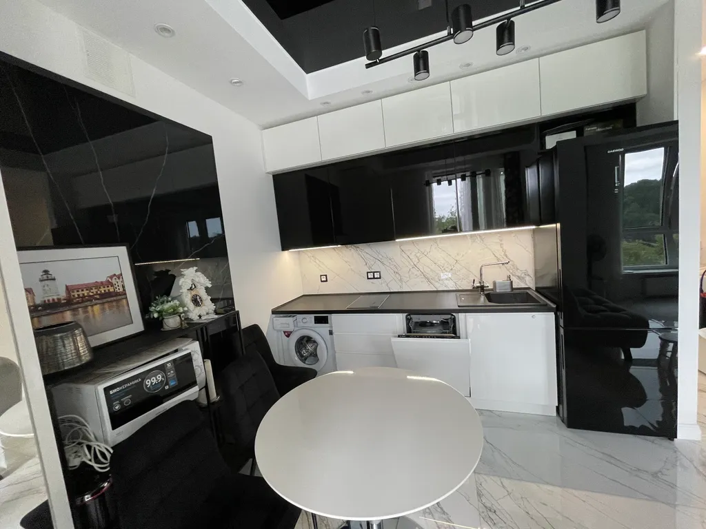 Уютная квартира с видом на озеро и сосновый лес