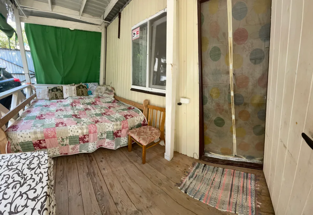 Дача с двориком и с кухней