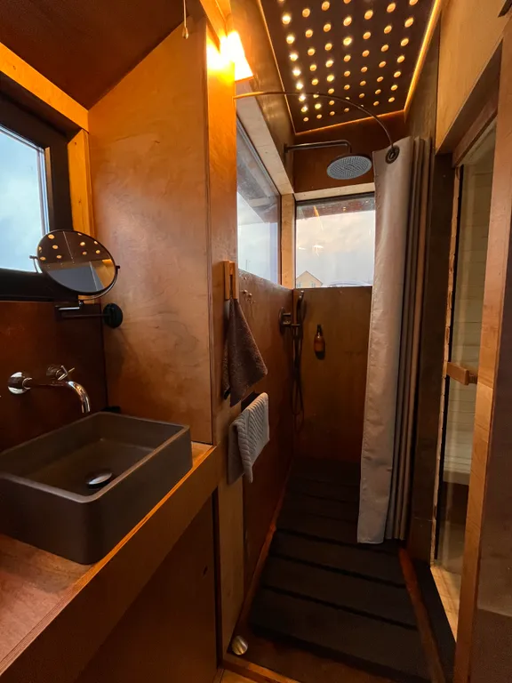 Домик на озере