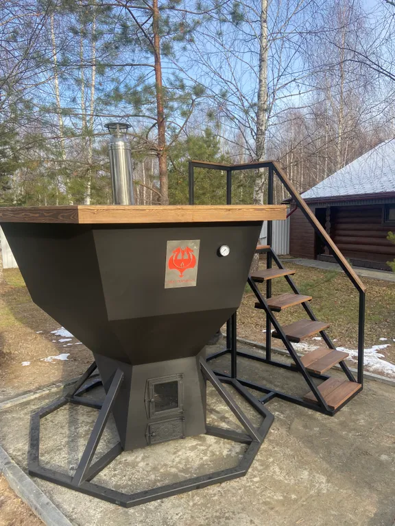 Сказочный дом в лесу