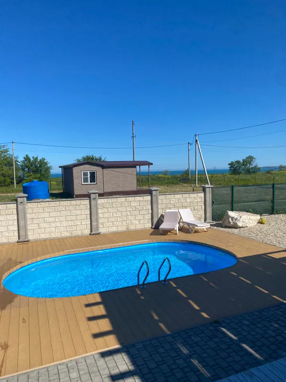 Дом с бассейном у моря