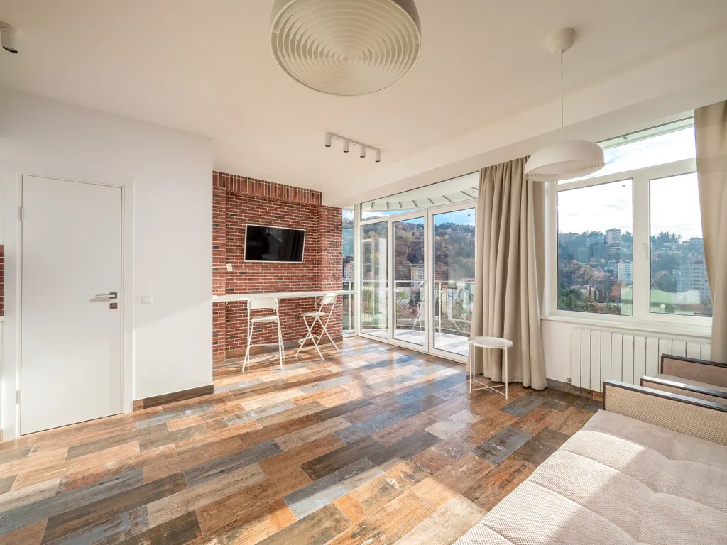 Квартира в Сочи с балконом, ровное место, вид на море, центр Хосты