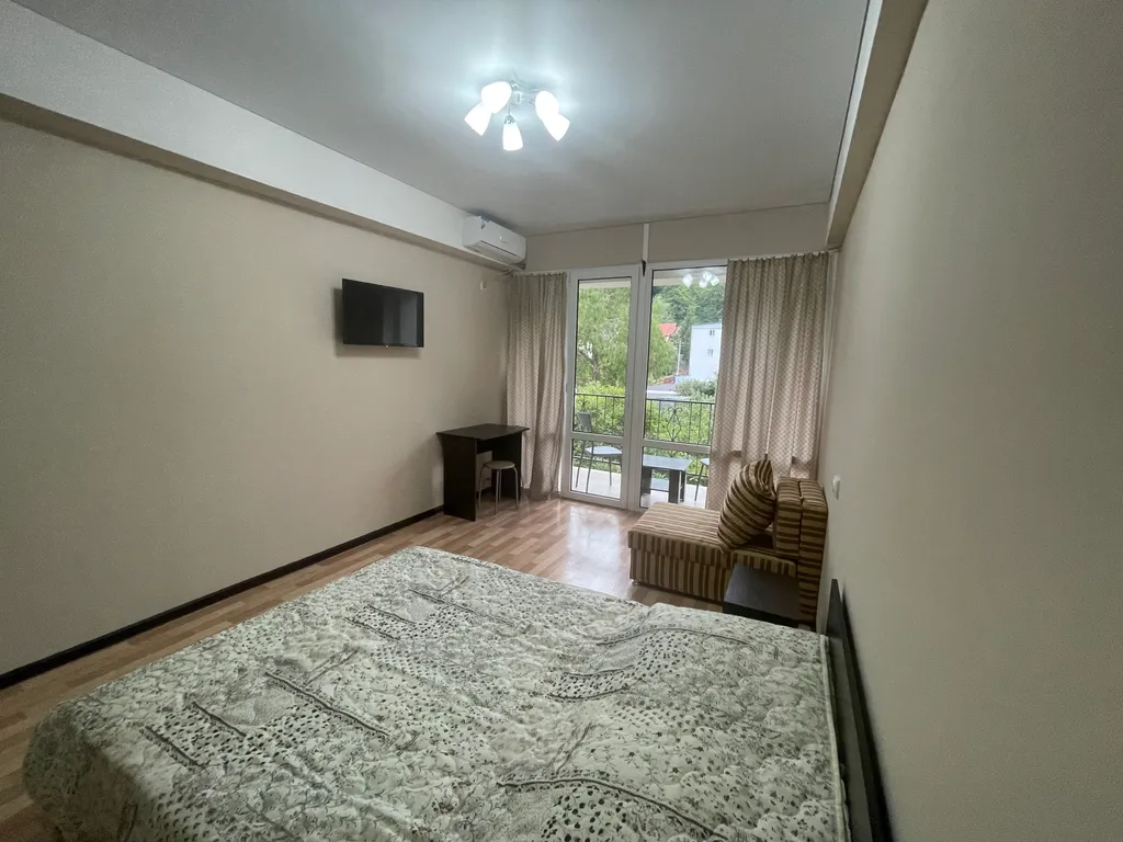 Квартира Просторный номер с уютным балконом — аренда посуточно в Якорная Щель