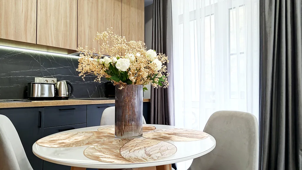 Вид на горы с балкона - апартамент со спальней в центре курорта