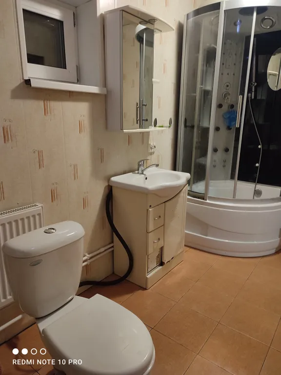 Полдома с банькой с отдельным входом