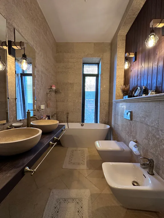 Вилла с бассейном среди виноградников Балаклавы