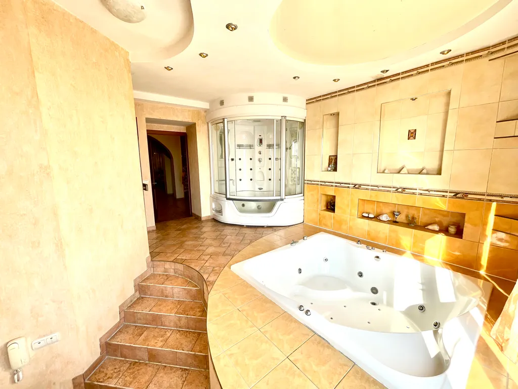 Большой коттедж - Lucky Home в центре с видом на  Золотой Рог