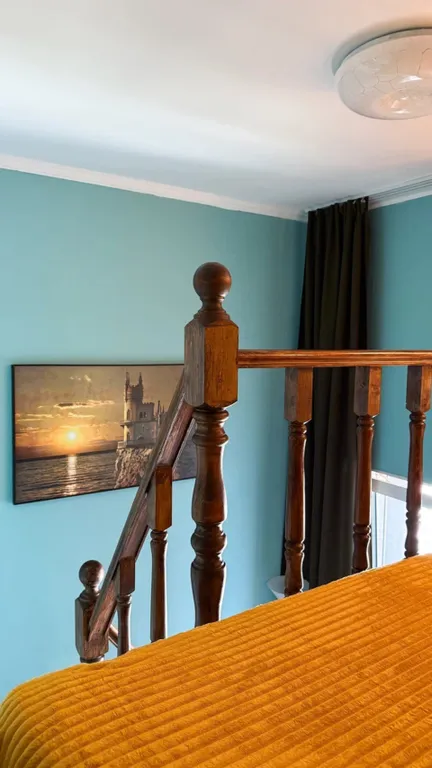 Стильная двухуровневая студия