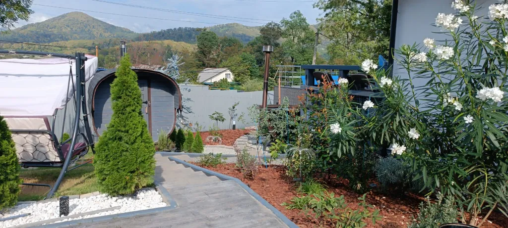 Уютный дом с теплым бассейном, дровяной баней и сибирским чаном