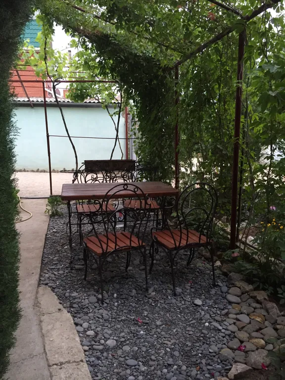 Коттедж в саду