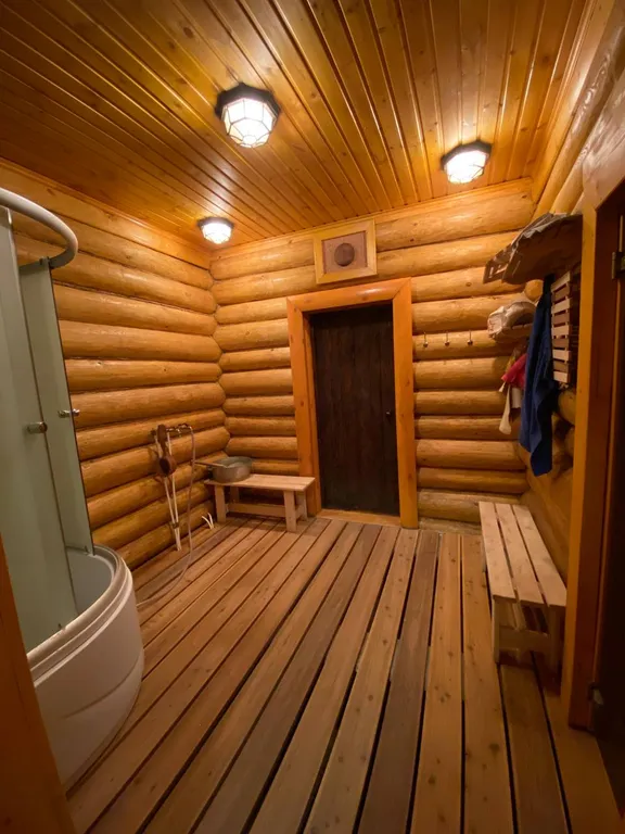 Аквамарин - гостевой комплекс с подогреваемым бассейном