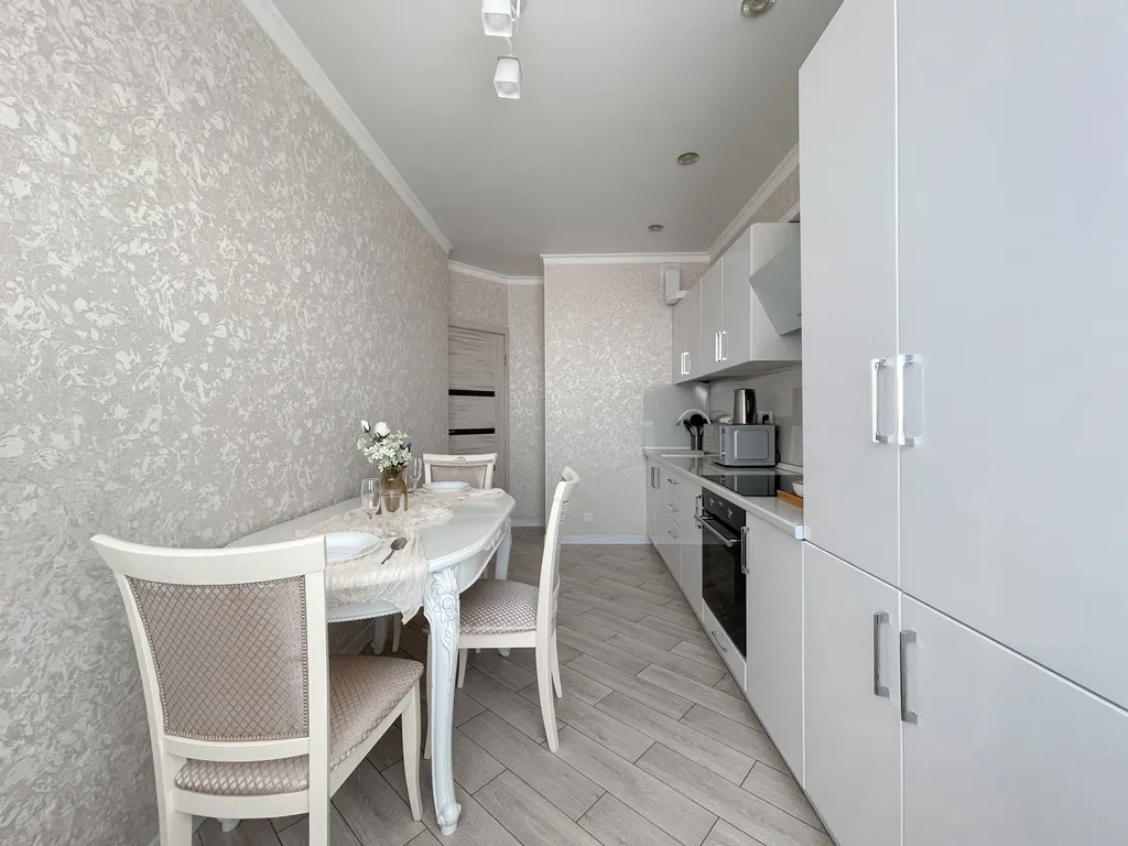 Современная квартира с видом на реку Кутум