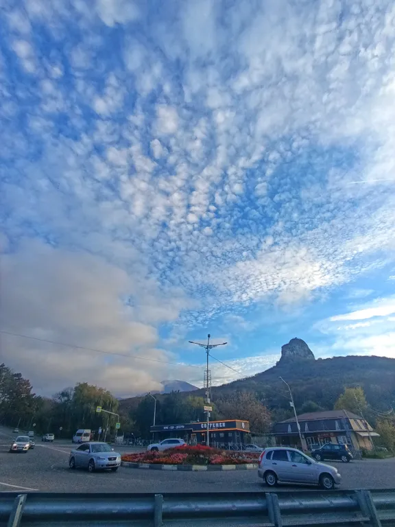 Уютная квартира с видом на горы в центре города