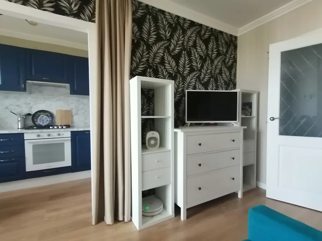 Студия с видом на город