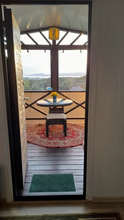 Комфортный дом с видом на море, уличный бассейн, восхитительные закаты